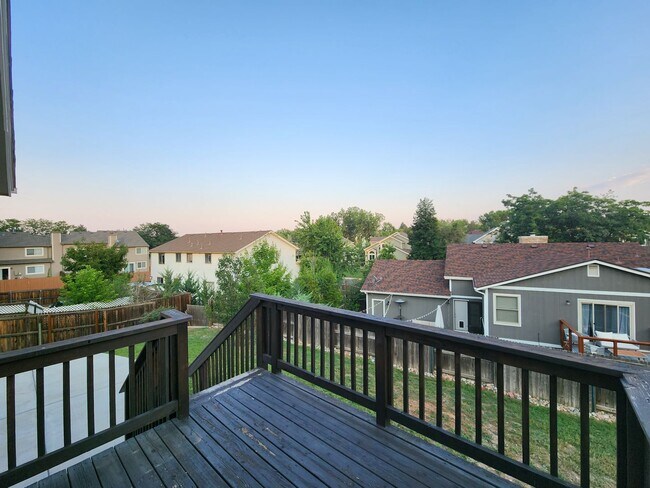 Building Photo - Huge 3 Bed 2 Bath Home With Patio, Deck, a...