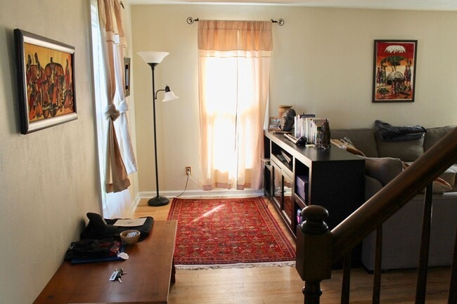 Building Photo - 3BD/2.5BA Home minutes from Dam Neck!  Full fenced Back yard!!