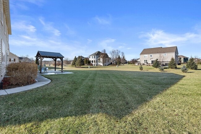 Building Photo - N42W22770 Beacon Ct