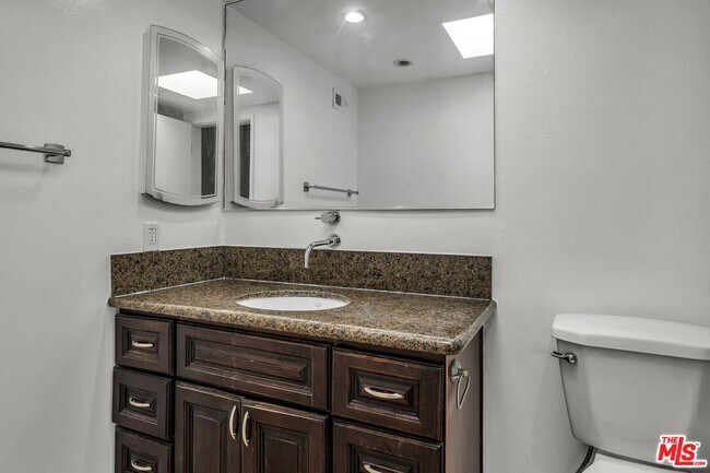 Building Photo - 7301 Vista Del Mar