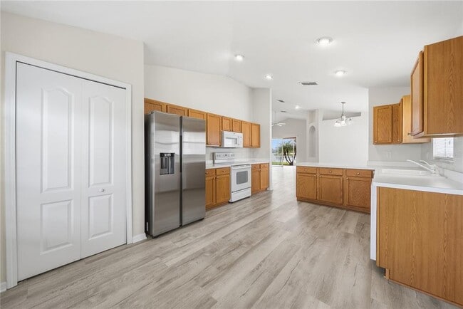 Building Photo - 31202 Baclan Dr