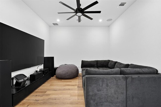 Building Photo - 404 Prairie Clover Dr