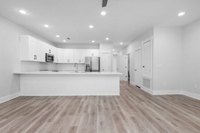 Building Photo - Modern 4BR Home with Private Fenced Yard Near the Beach