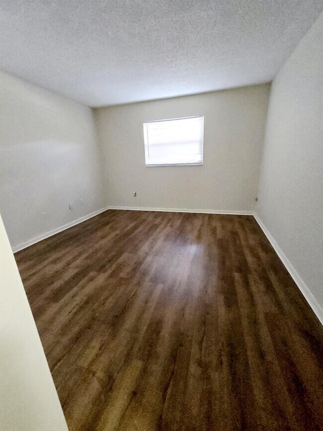 Building Photo - 4121 Stirling Rd