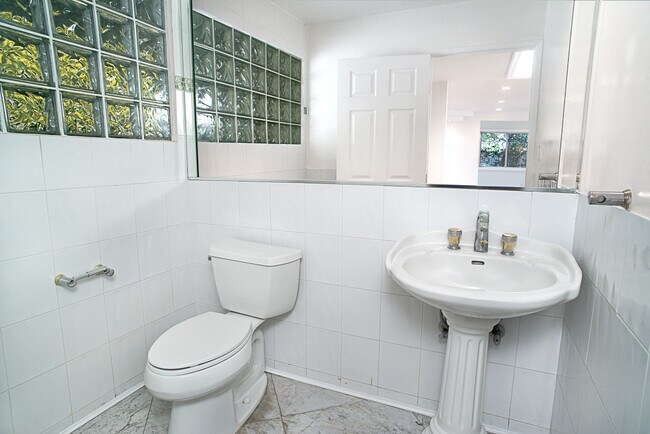 Powder Bath - 3650 Sapphire Dr