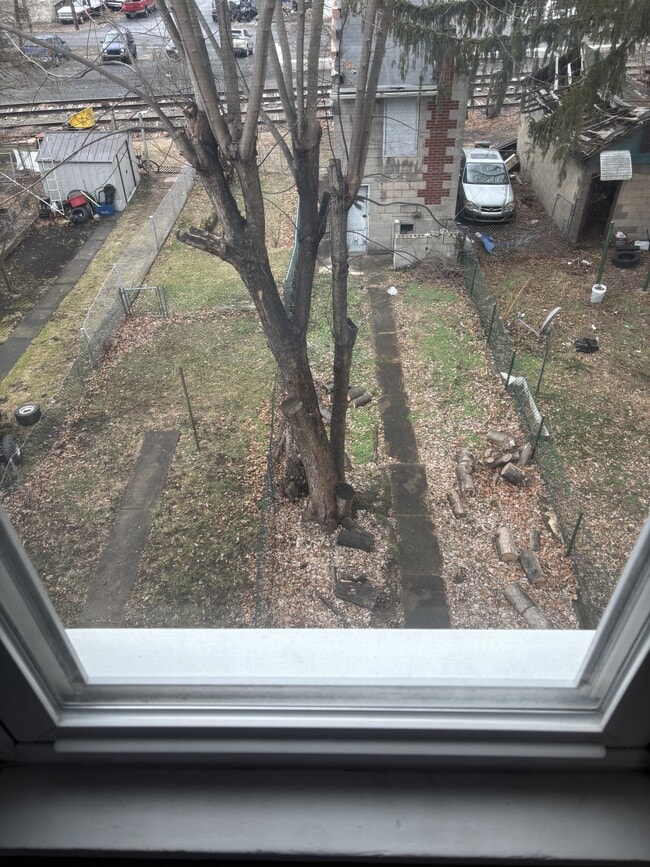 Building Photo - 2 S Vine St