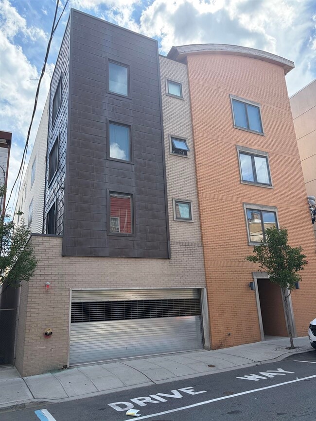 Building Photo - 209 40th St