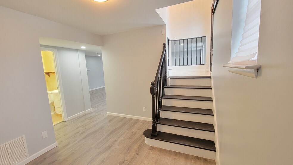 Building Photo - 15 Windsor Rd