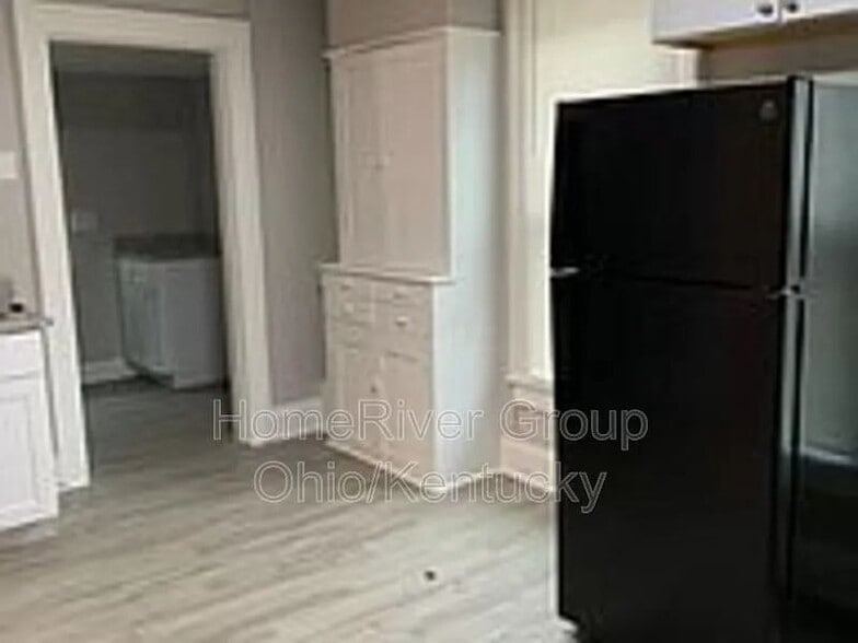 Building Photo - 247 S Terrace Ave