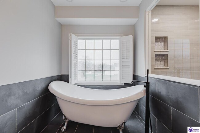 Building Photo - 404 Michigan Ave