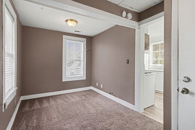 Building Photo - 1BR/1BA Carriage House in the Heart of Midtown!