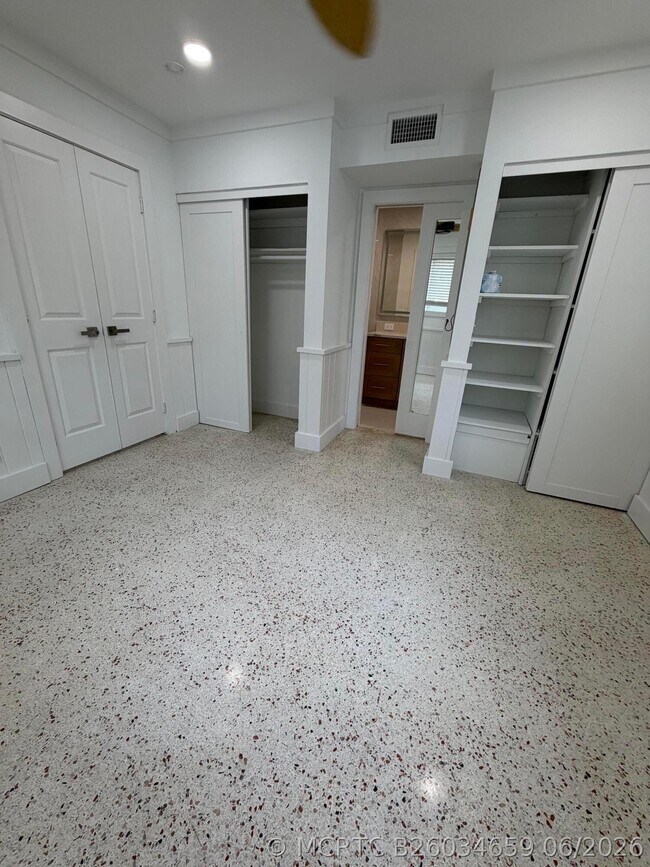 Building Photo - 204 S Seacrest Cir