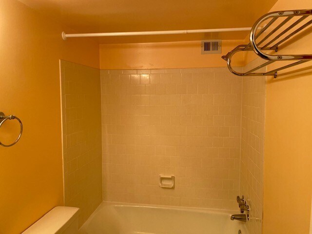 bathroom - 6001 Arlington Blvd