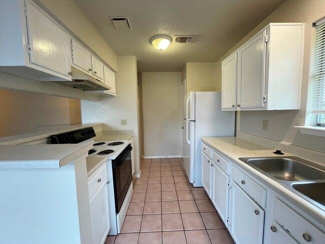 Building Photo - 16719 Whitebrush Loop