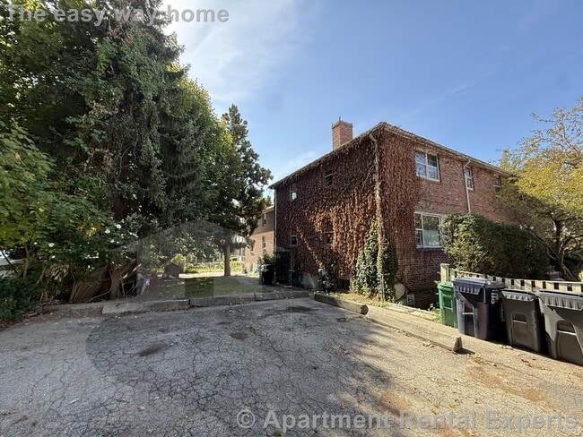 Building Photo - 24 Saville St