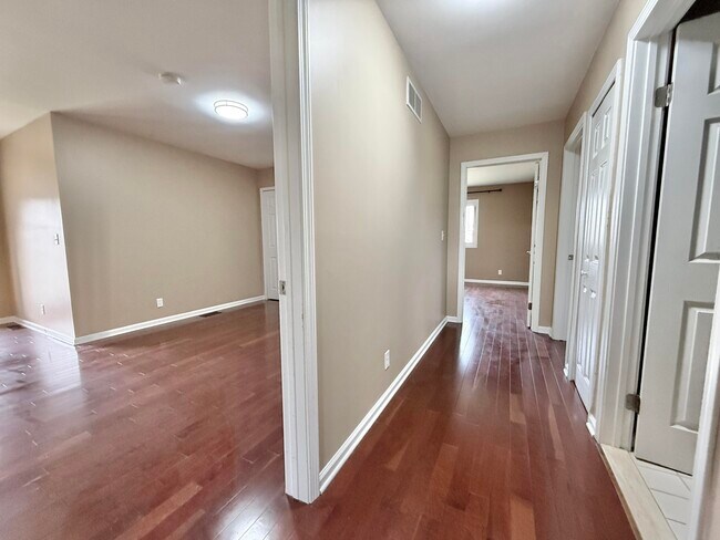 Building Photo - 2636 Shefman Terrace