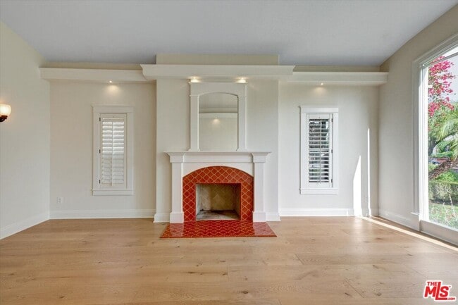 Building Photo - 135 N Gower St