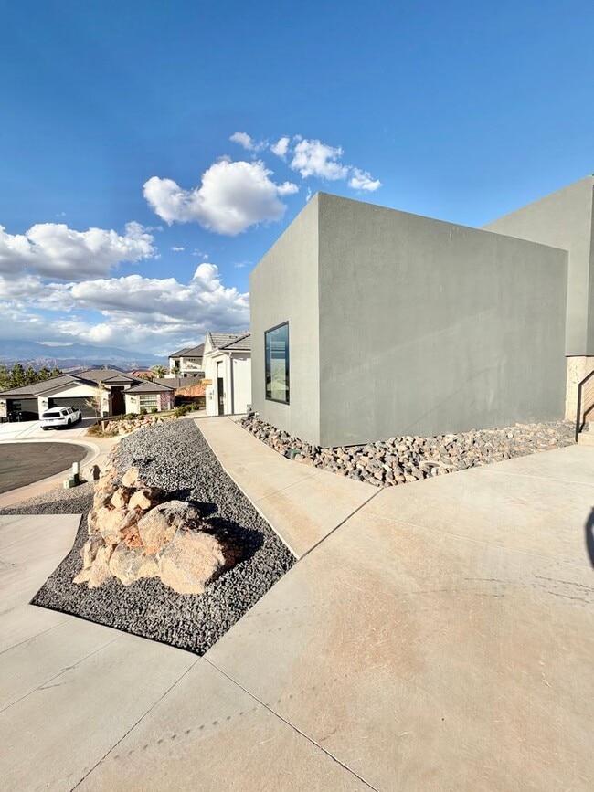 Building Photo - BRAND NEW Casita with Stunning Views