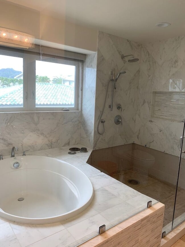 Building Photo - 4 BED, 4.5 BATH, HOUSE W/GARAGE For rent in Hawaii Kai