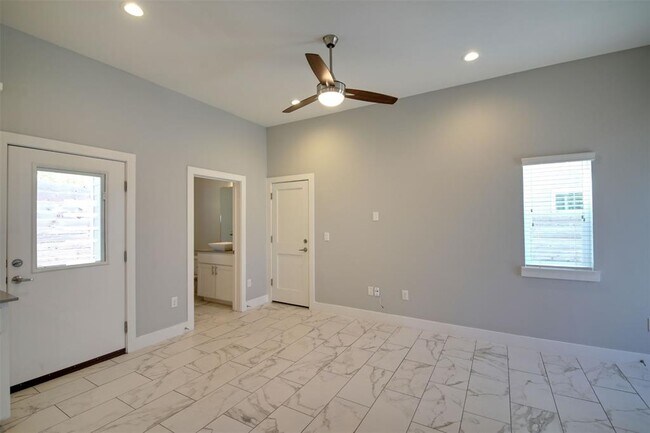 Building Photo - 7600 Carver Ave