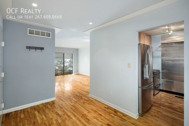 Building Photo - Wash Sq West 2 Bed Condo