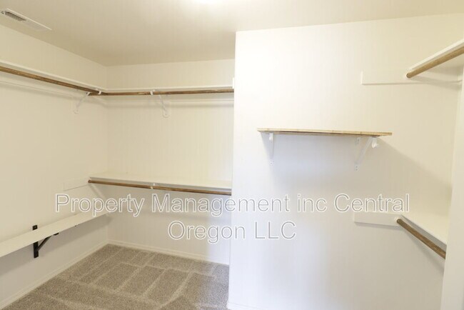 Building Photo - 3576 SW Pumice Ave