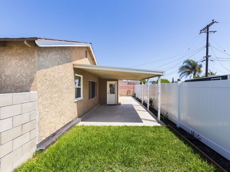 Building Photo - 5532 Vallecito