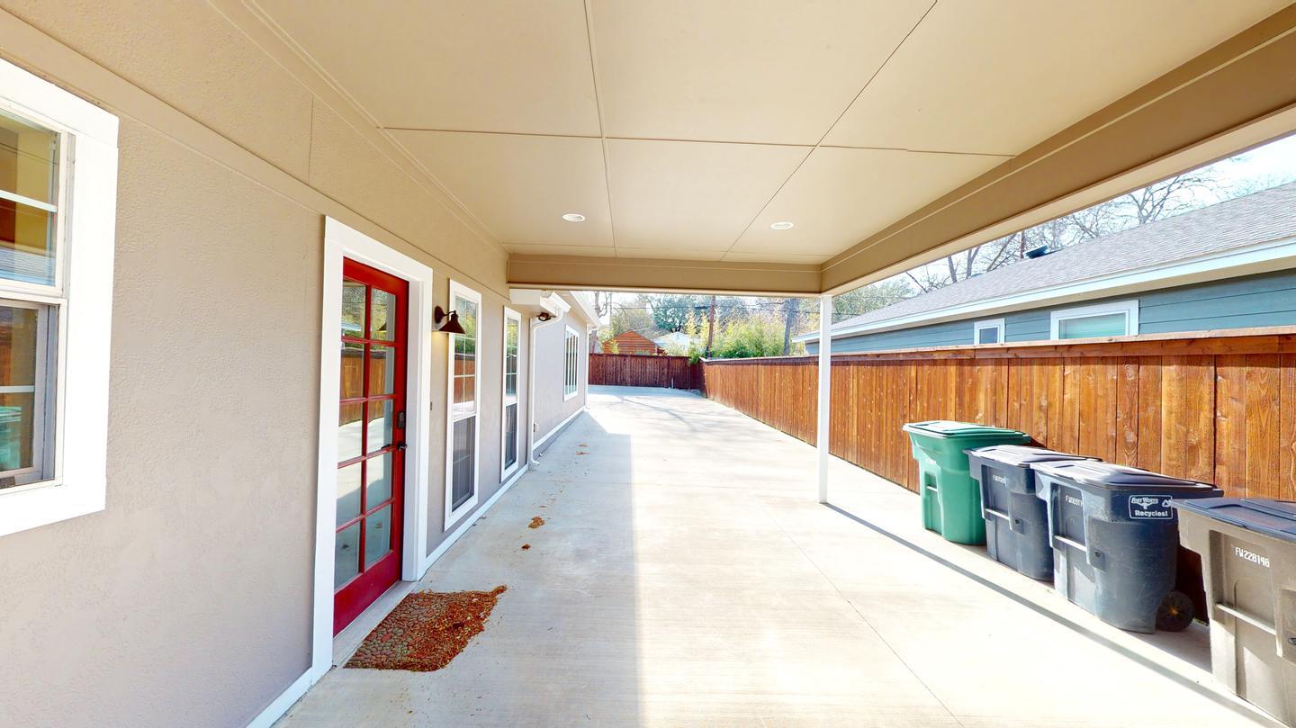 Building Photo - Stylish & bright Ridglea North home steps from Berney Park
