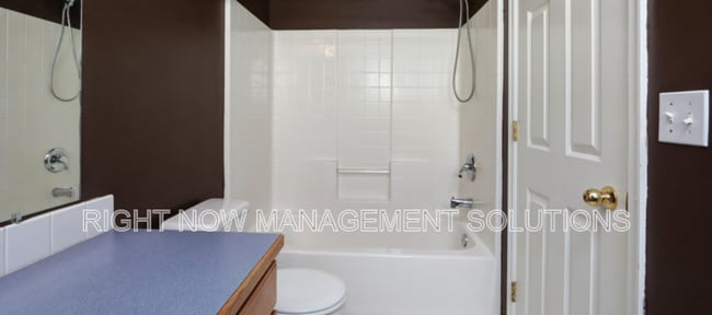 Building Photo - 815 S Pawnee Ave