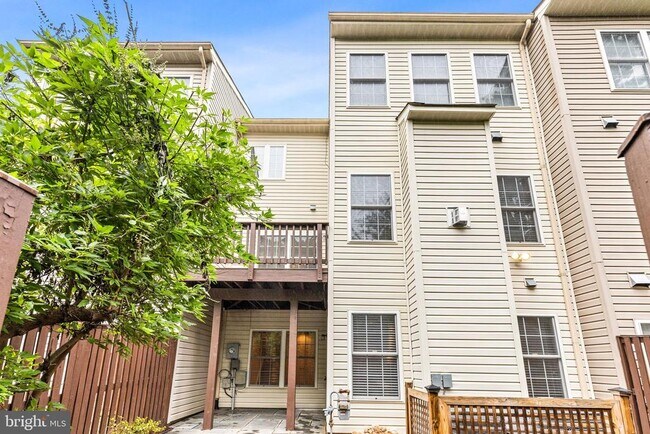 Building Photo - 3836 Elmwood Towne Way