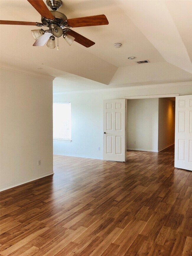 Building Photo - 2865 Westhollow Dr