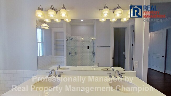 Building Photo - Exquisite Executive Home in Autumn Hall