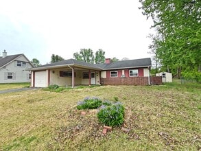 Building Photo - 65 Sandstone Ln