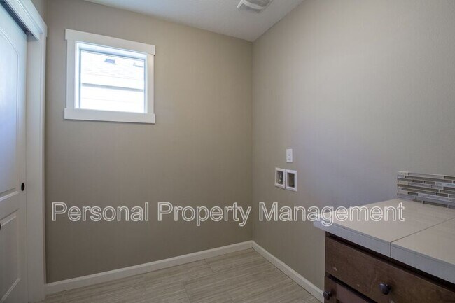 Building Photo - 2621 NE 131st Ave