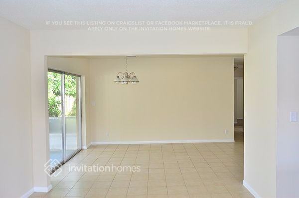 Building Photo - 1037 SW 28th Ave