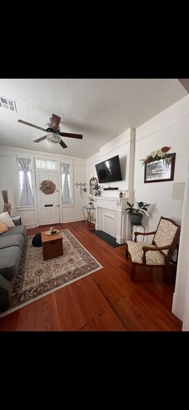 Building Photo - 426 S Hennessey St