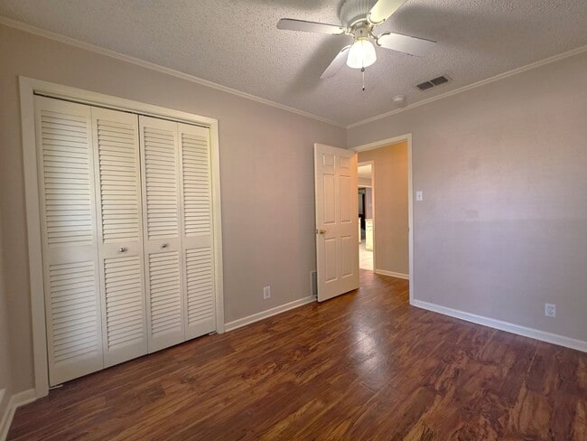 Building Photo - 1404 Woodbridge Dr