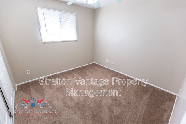 Building Photo - 704 E La Jolla Dr