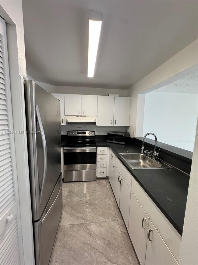 Building Photo - 8420 SW 154th Cir Ct