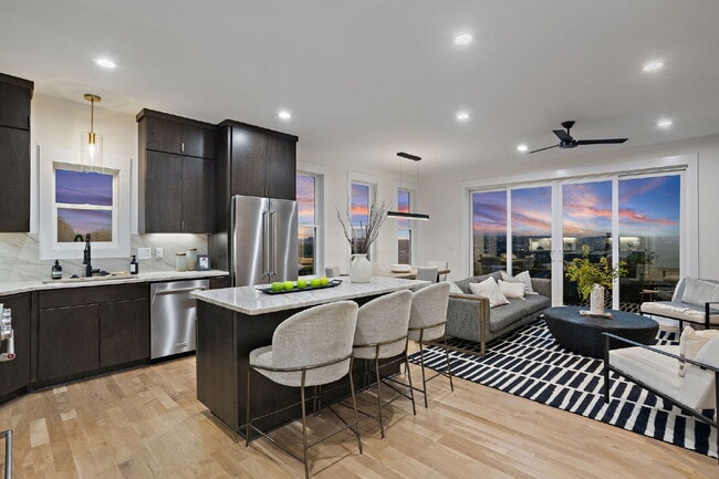 Building Photo - "Spacious 4-Bed, 4-Bath Gem in Nashville -...