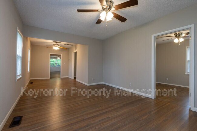 Building Photo - 526 S 39th W Ave