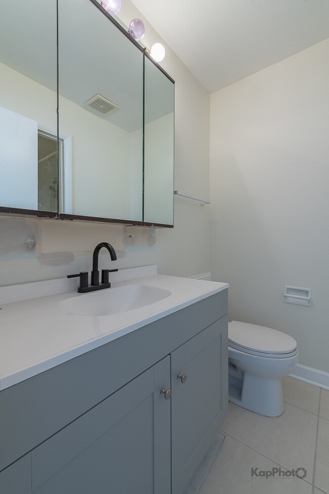 Building Photo - 102 N Waterford Dr