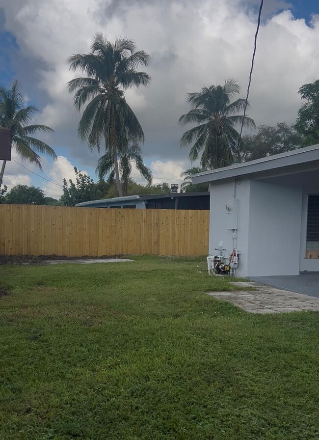 Building Photo - 6540 SW 4th St