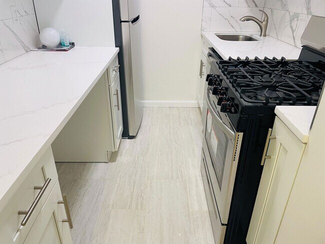 Building Photo - 201 St Pauls Ave