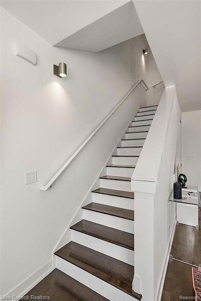 Building Photo - 284 Alfred St