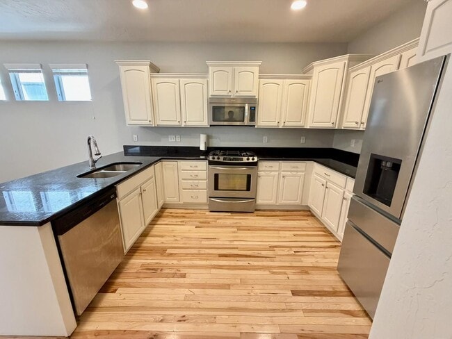 Building Photo - 5175 Fox Hollow Way
