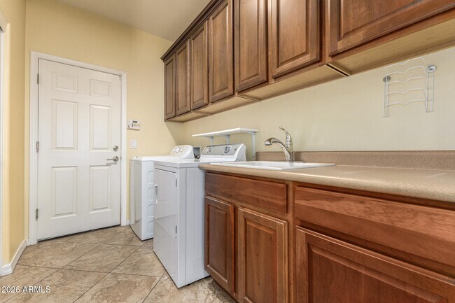 Building Photo - 5303 W Pinnacle Vista Dr