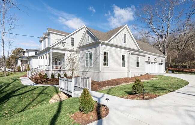 Building Photo - 824 Russleo Dr