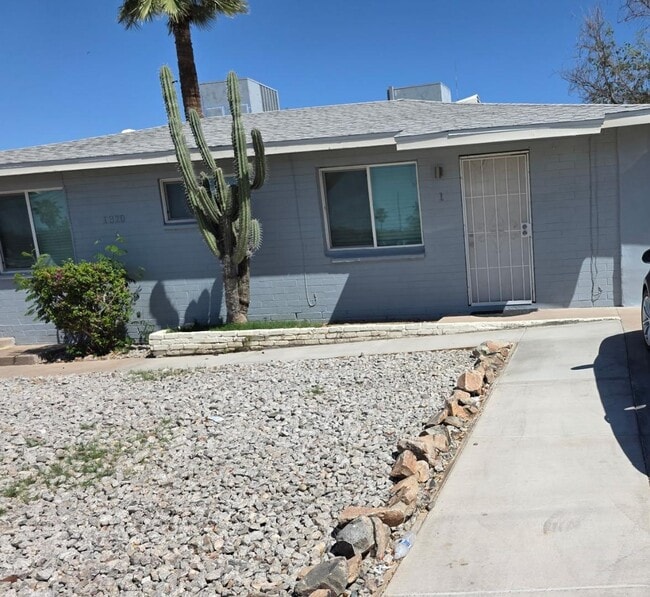 Building Photo - 1320 W Sahuaro Dr