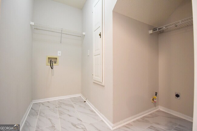 Building Photo - 115 S Fairfield Dr